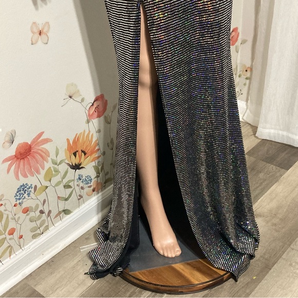 Holographic Cut-Out Maxi Dress - Picture 7 of 16